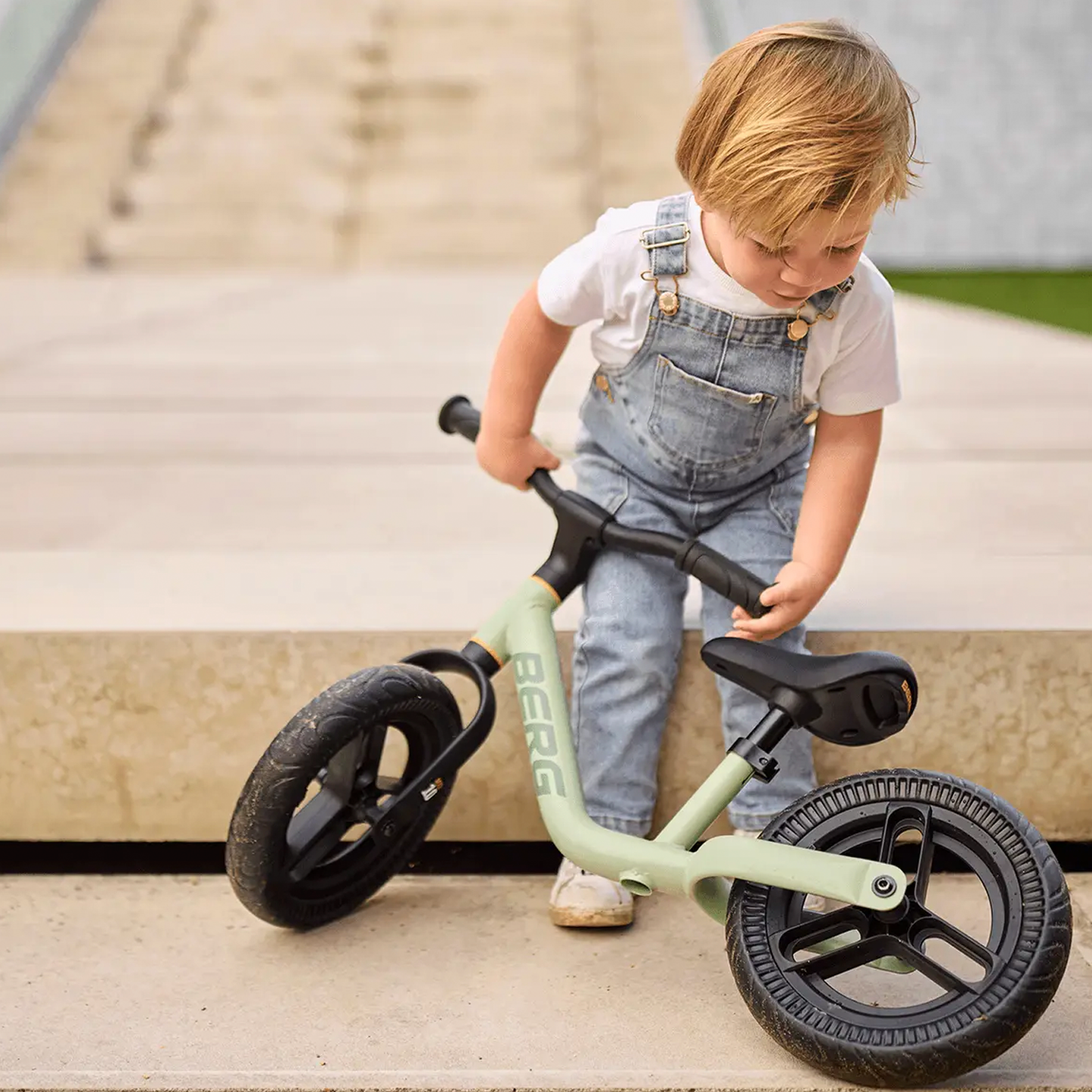 BERG MOOV 10 Green Løbecykel