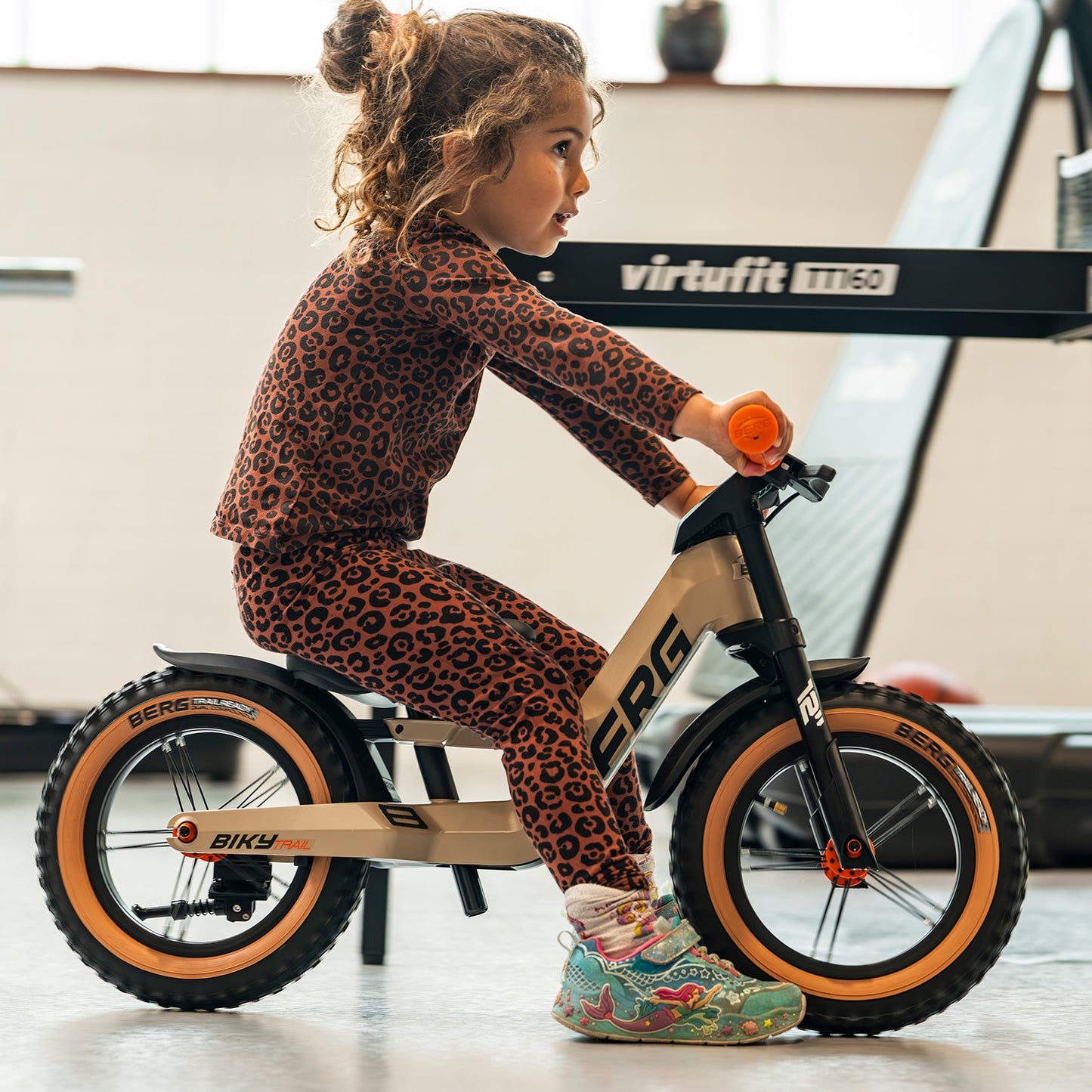 BERG Biky Trail Sand Handbrake Løbecykel