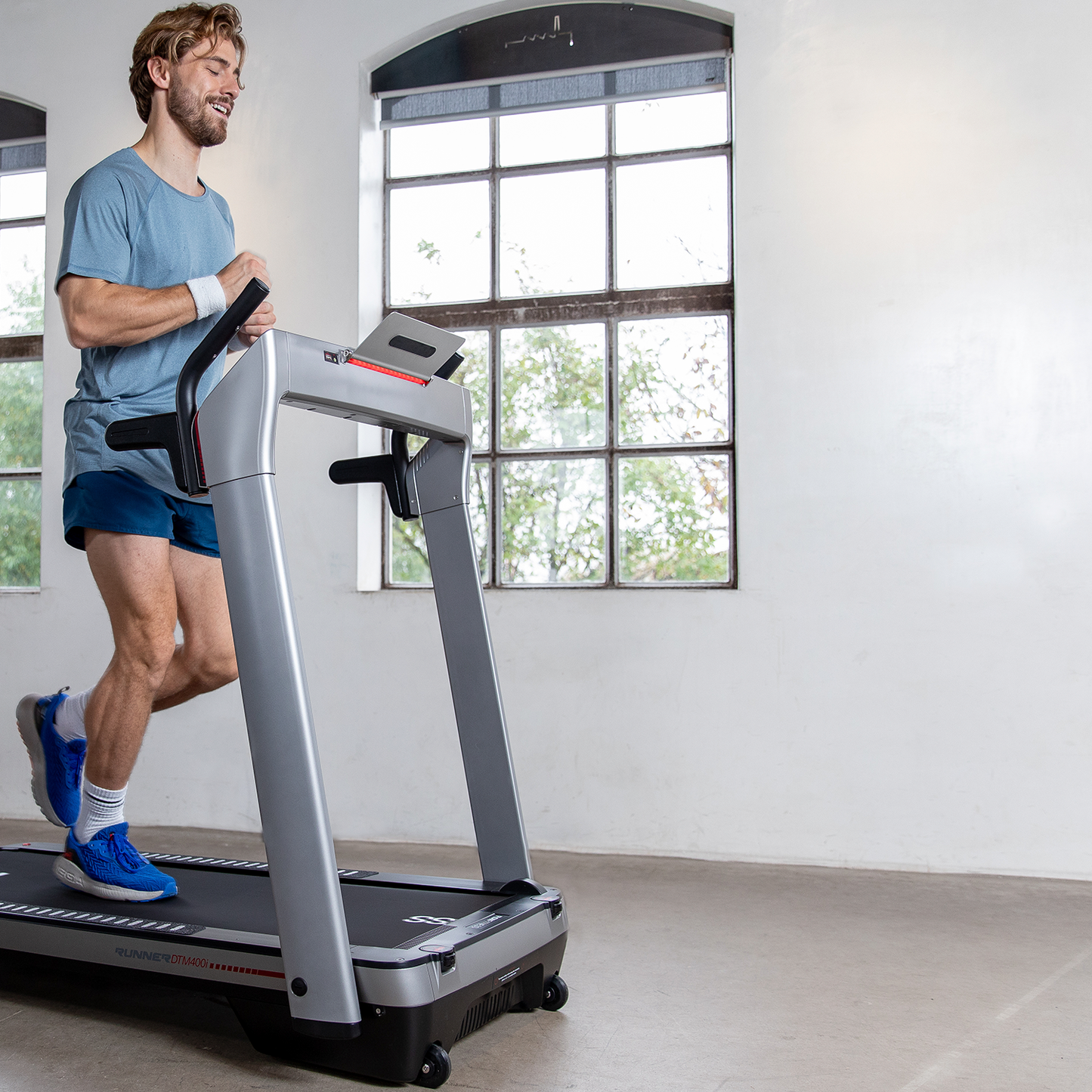 Flow Fitness DTM400i Løbebånd